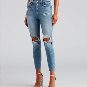 NWT High-Rise Distressed  Jeans